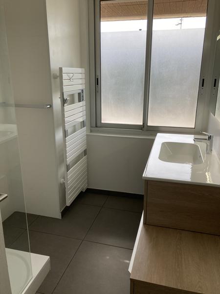 refaite en avril 2021, avec douche et meuble vasque