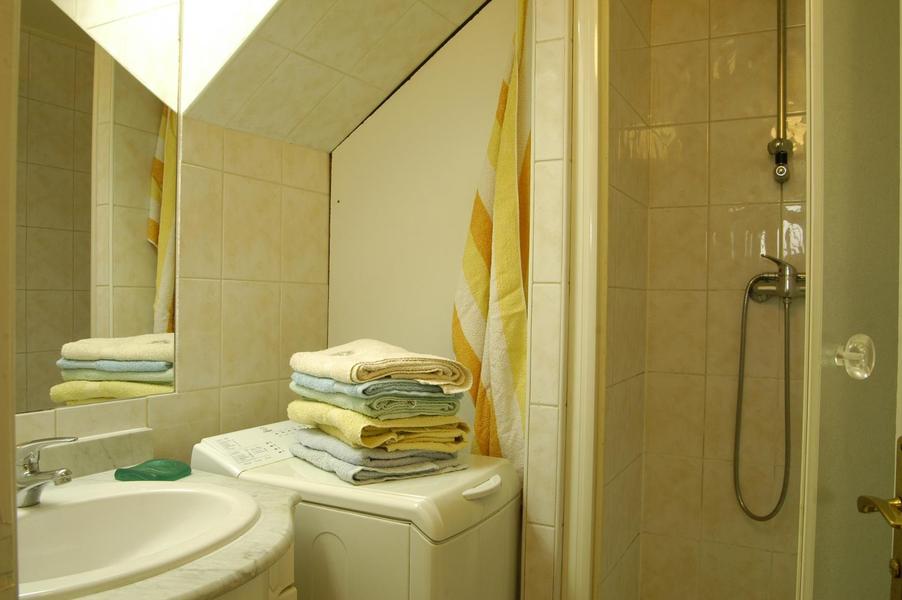 salle d'eau avec douche