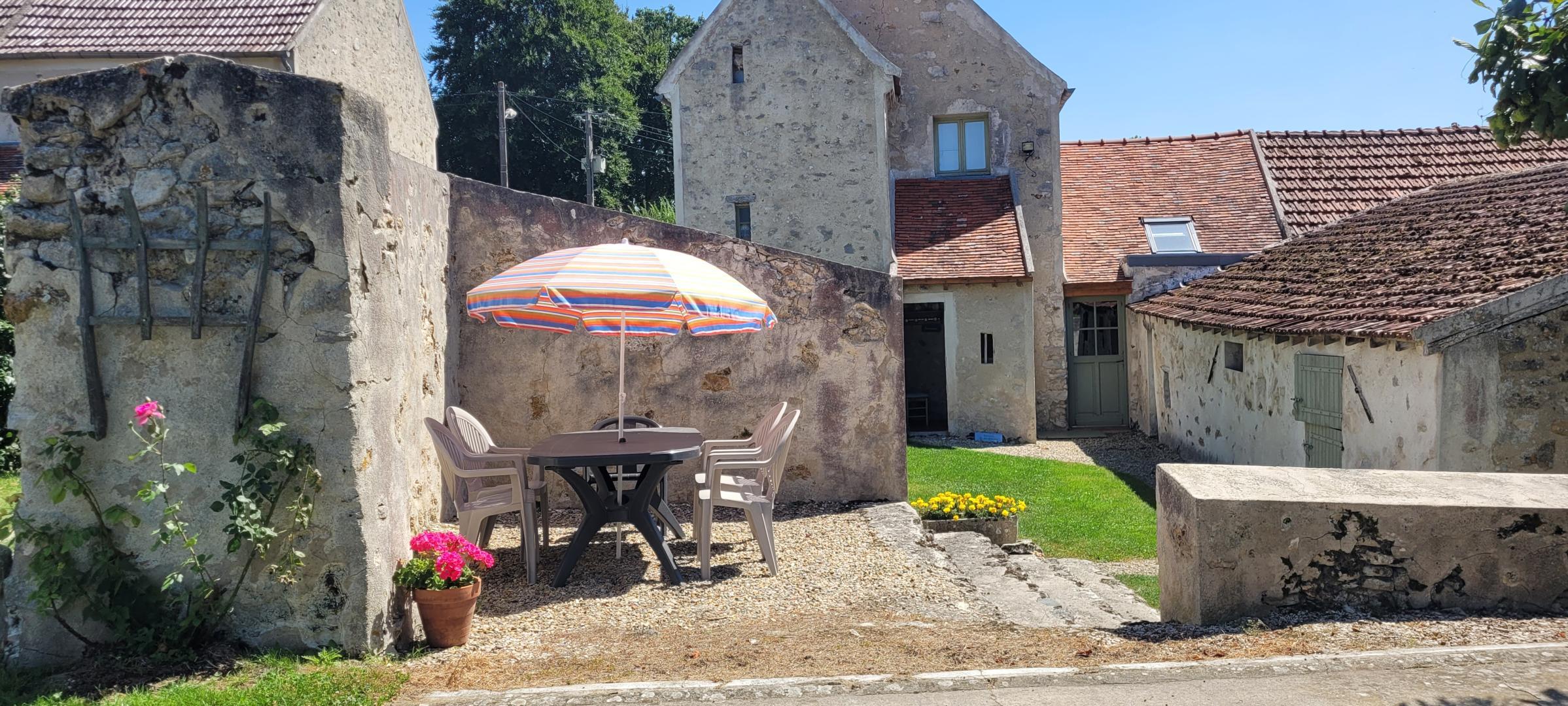 entrée du gite coté jardin