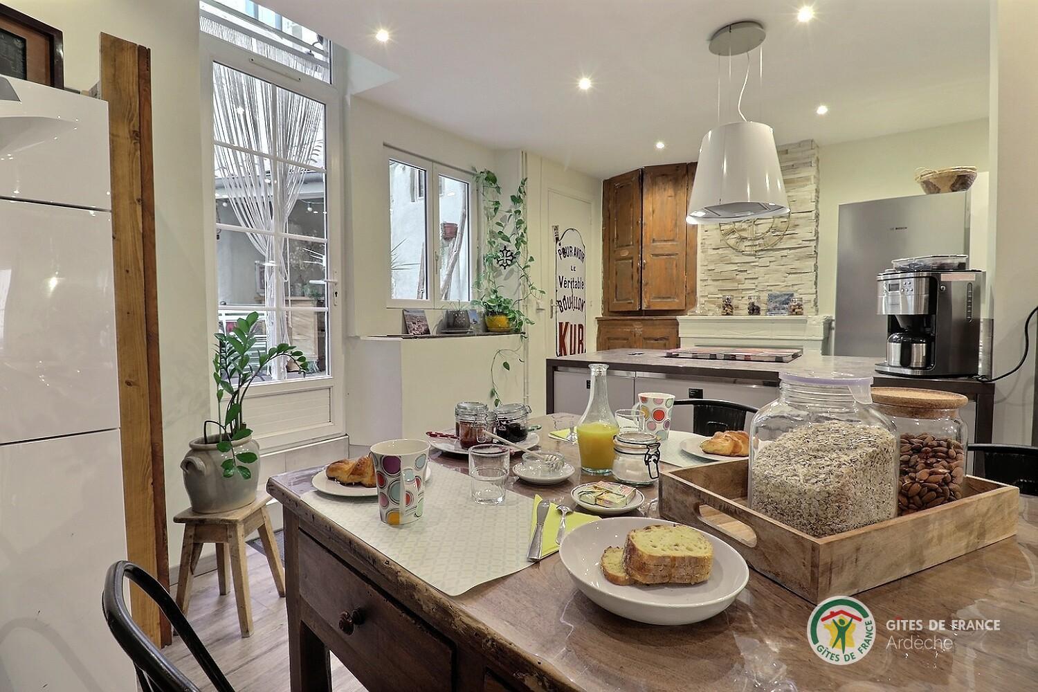 Table petit-déjeuner