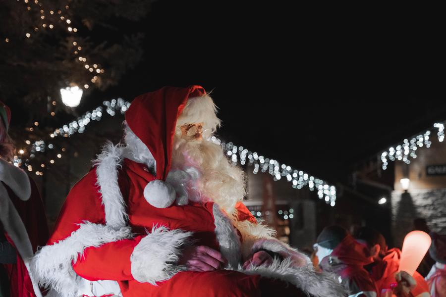 Arrivée du Père Noël dans la station Le 24 déc 2024