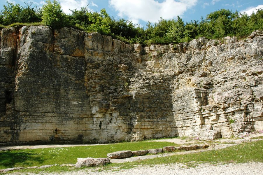 Mur escalade Creys-Mépieu - OTSI Morestel