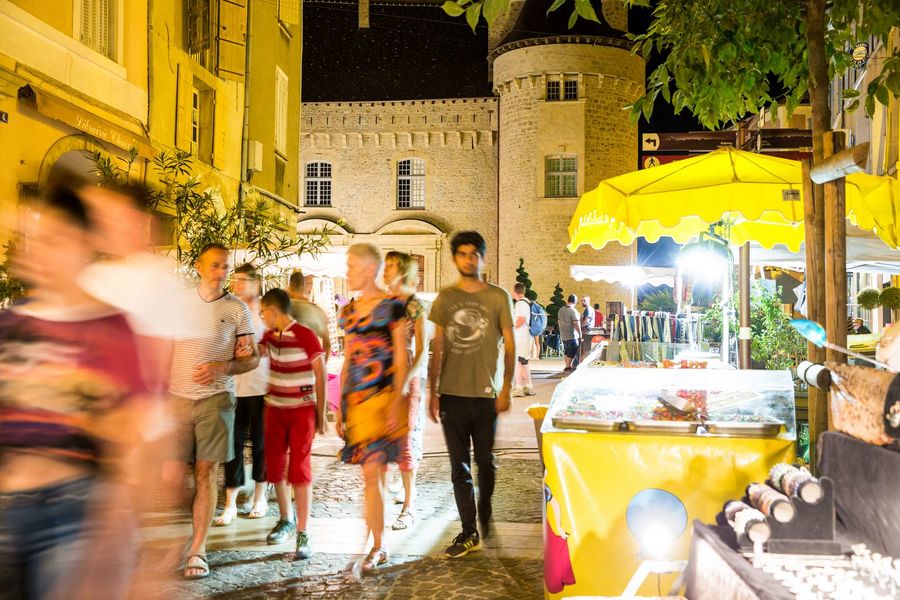 Marché nocturne dAubenas