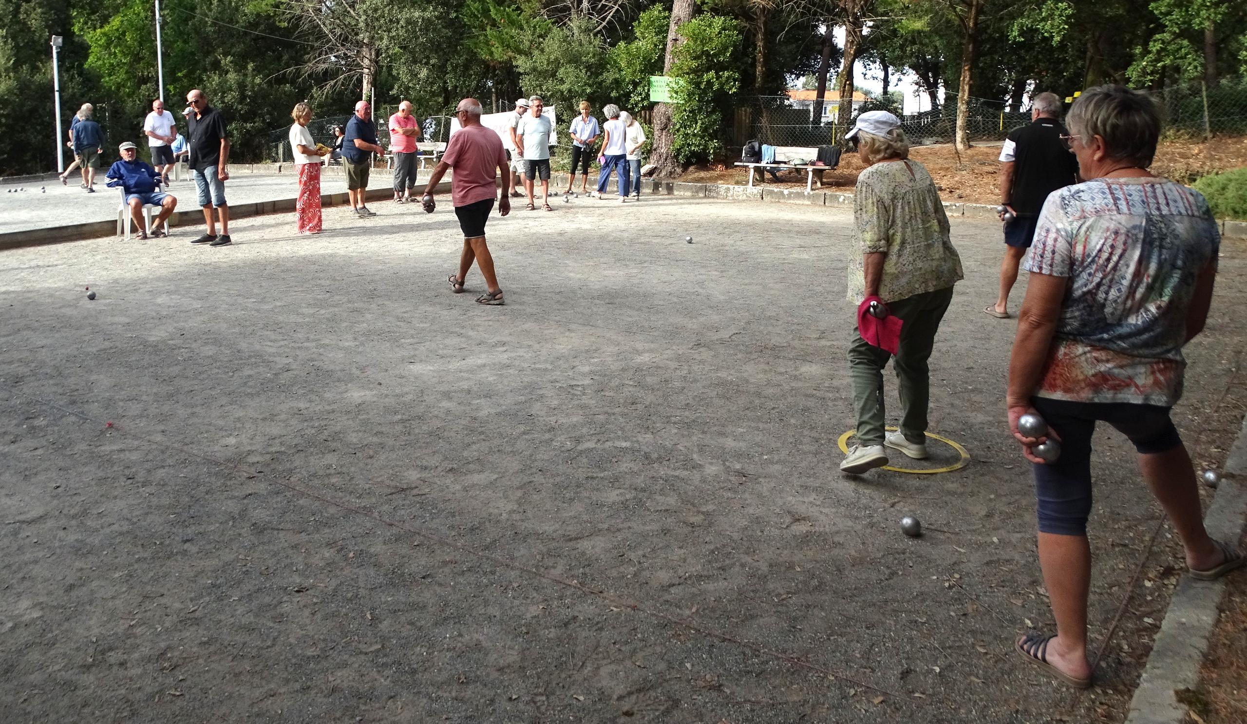 Concours d'été pétanque Saintrojanaise