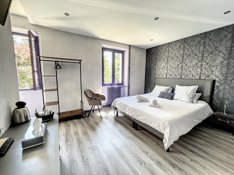 Chambre 'La Rêveuse' spacieuse avec ces jolis tons violet