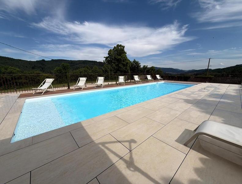 Grand Gîte avec piscine - 34 personnes et 11 chambres \