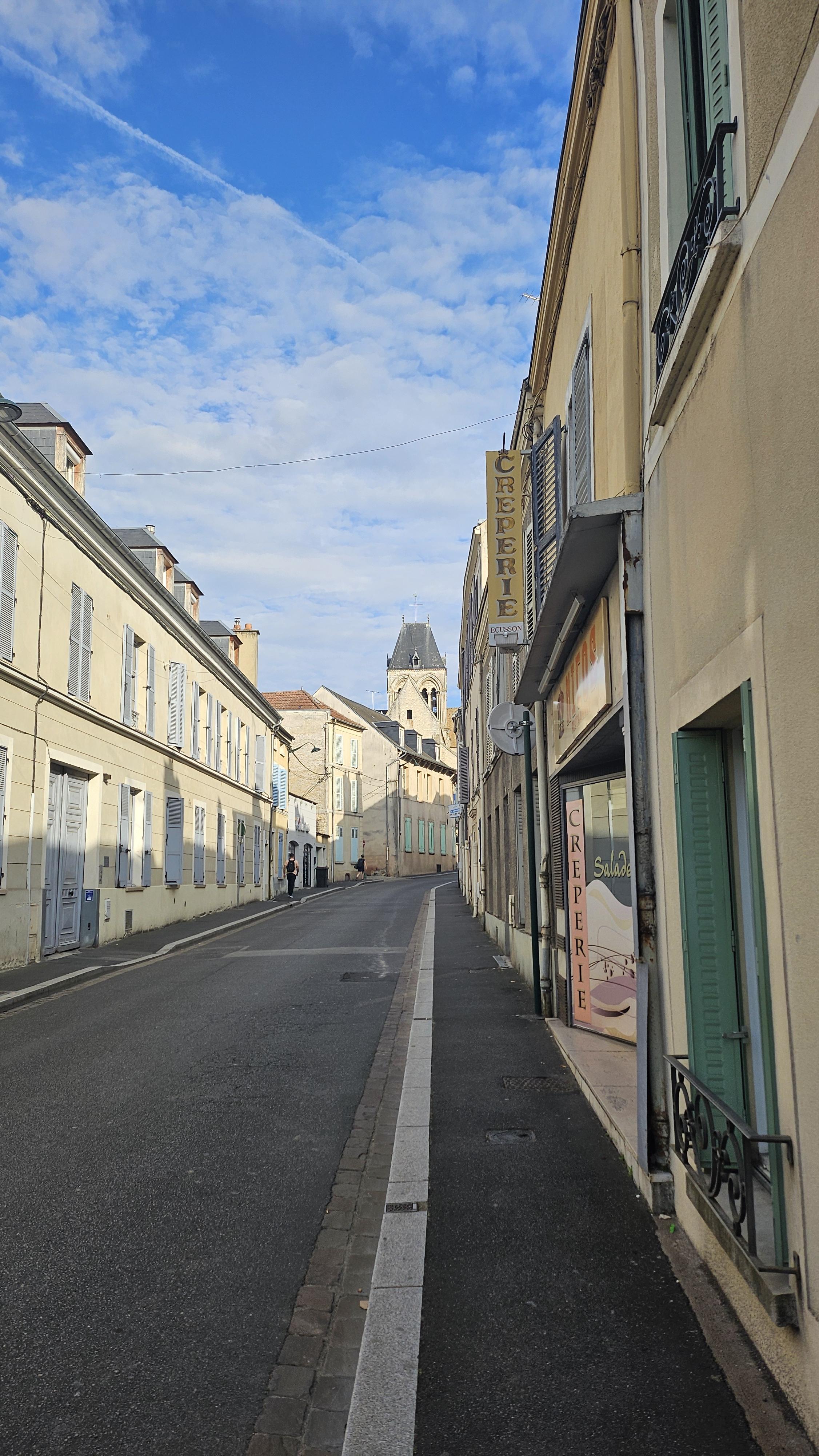 vue de la rue de la Ru00e9publique