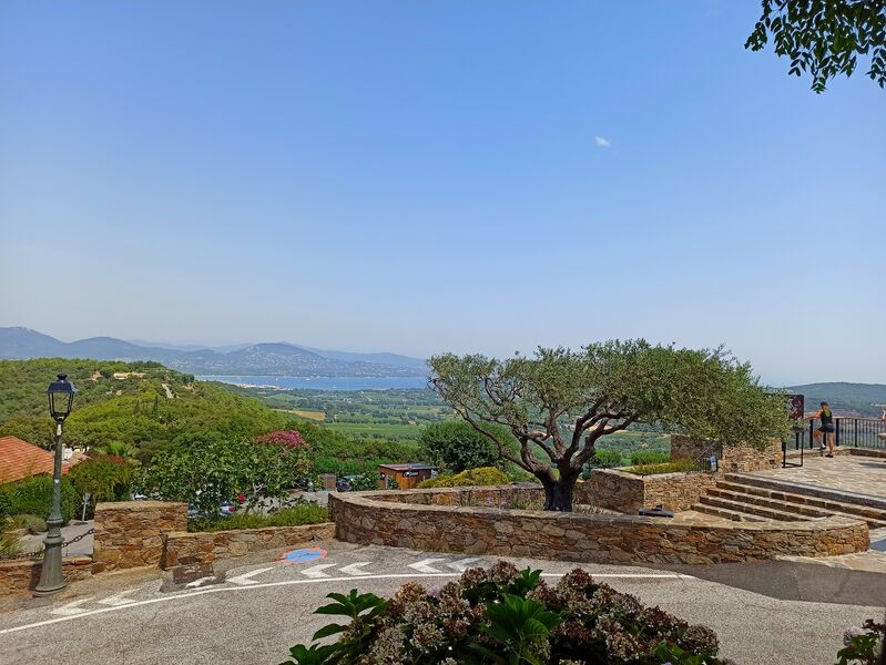 Vue panoramique - La Ciboulette - restaurant avec vue panoramique à Gassin - https://gassin.eu
