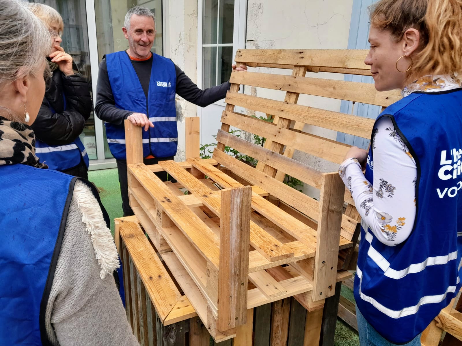 Atelier fabrication de mobilier en palette