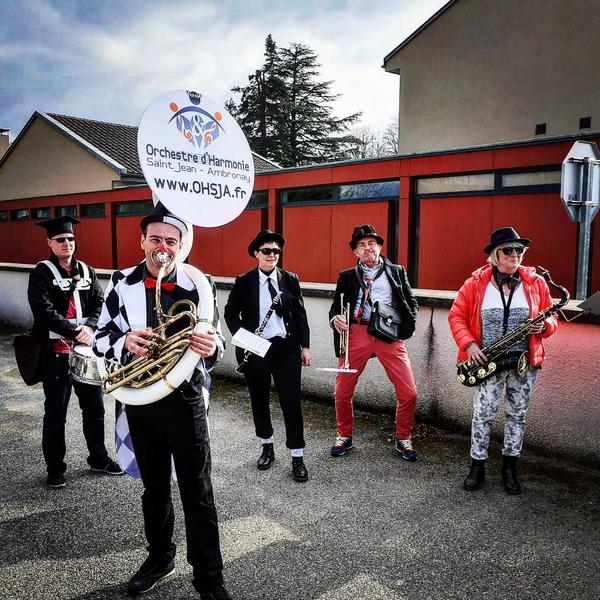 Fanfare de rue de l'OHSJA - Flâneries à Pérouges