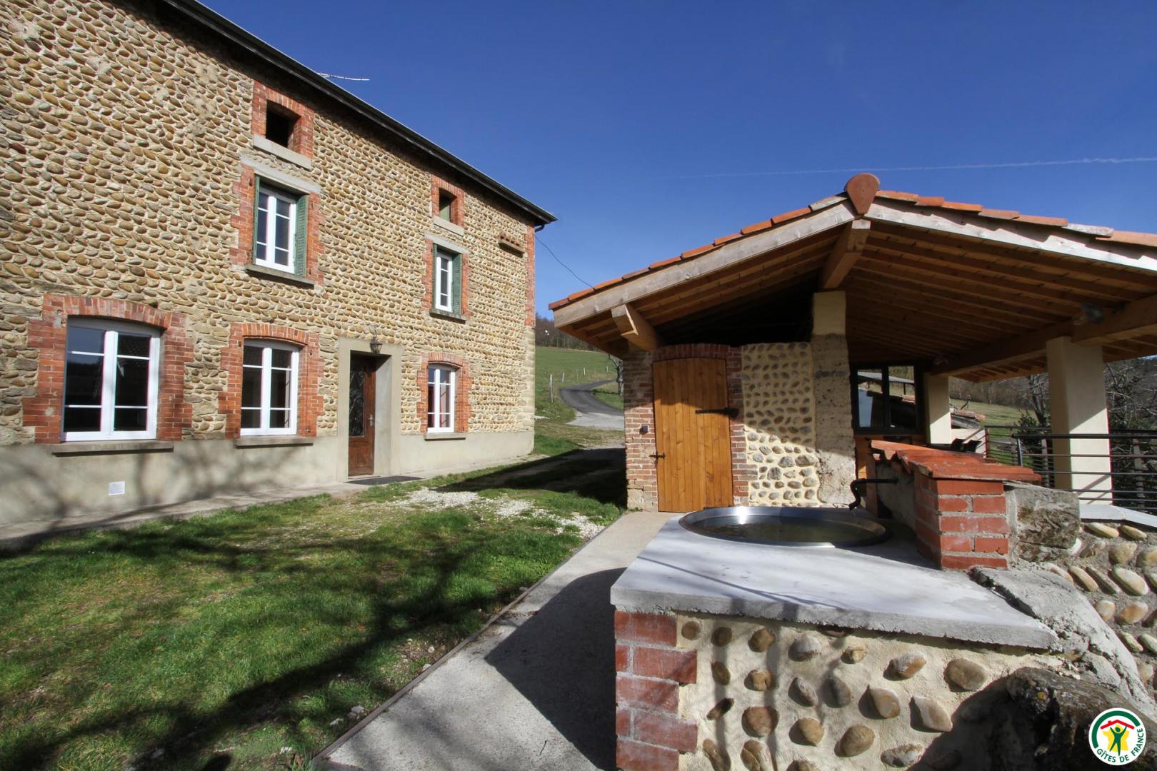 Maison traditionnelle de la Drôme des Collines avec pierre de galets