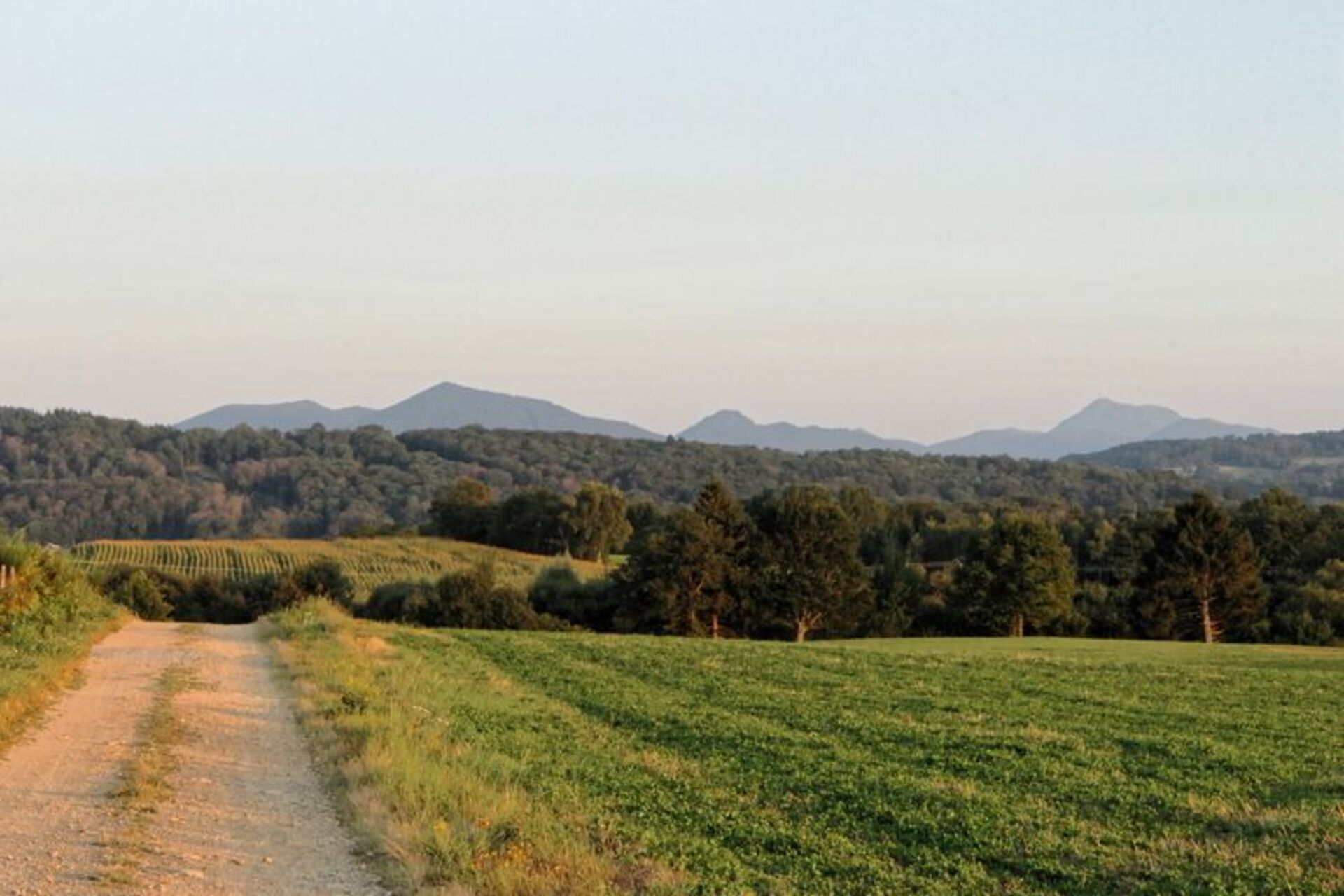 Panorama chaîne des Puys