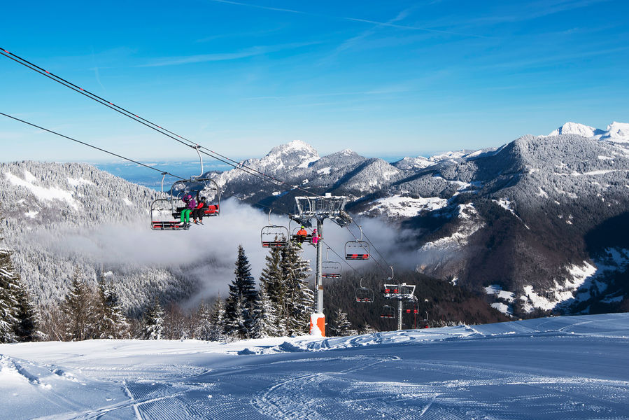 Atteindre les sommets enneigés