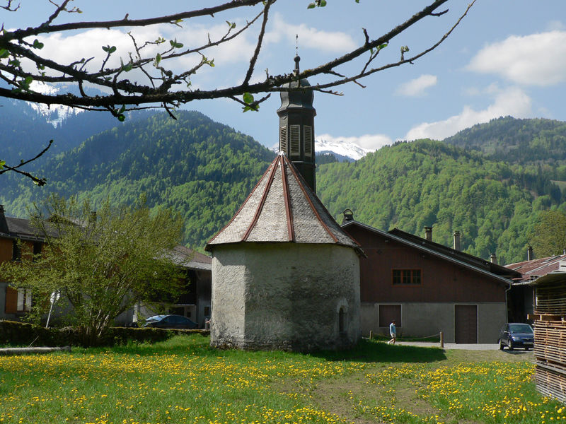 Le village des Vallons et sa chapelle