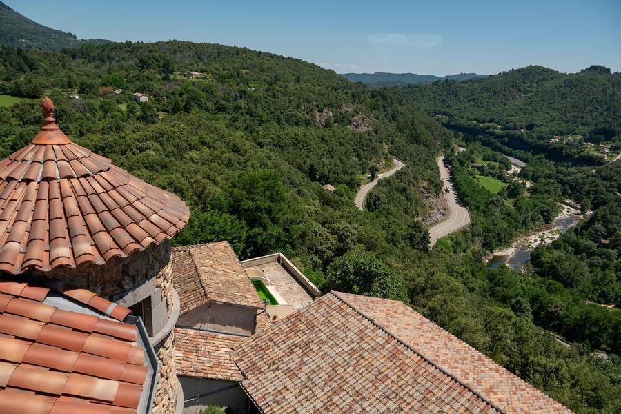 Meyras - Vue sur la vallée depuis le château de Hautsegur ©sourcesetvolcans