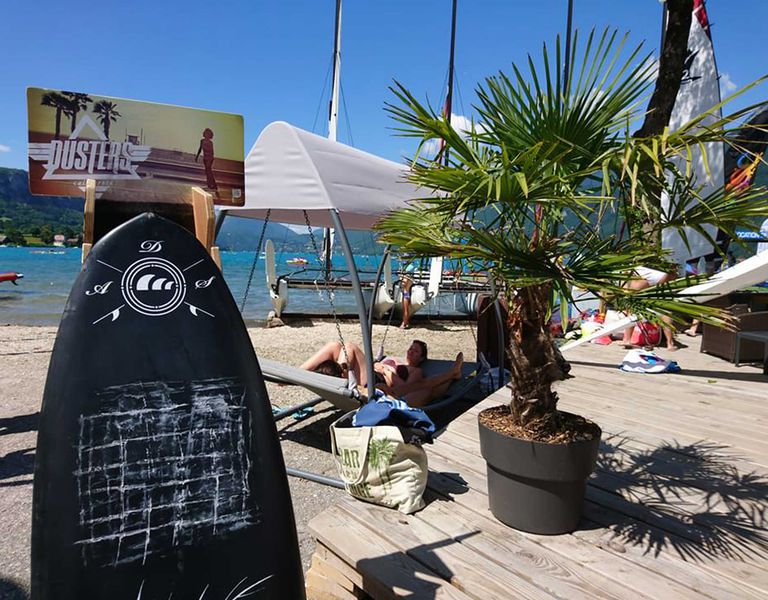 Lac Annecy zone de déténte club nautique