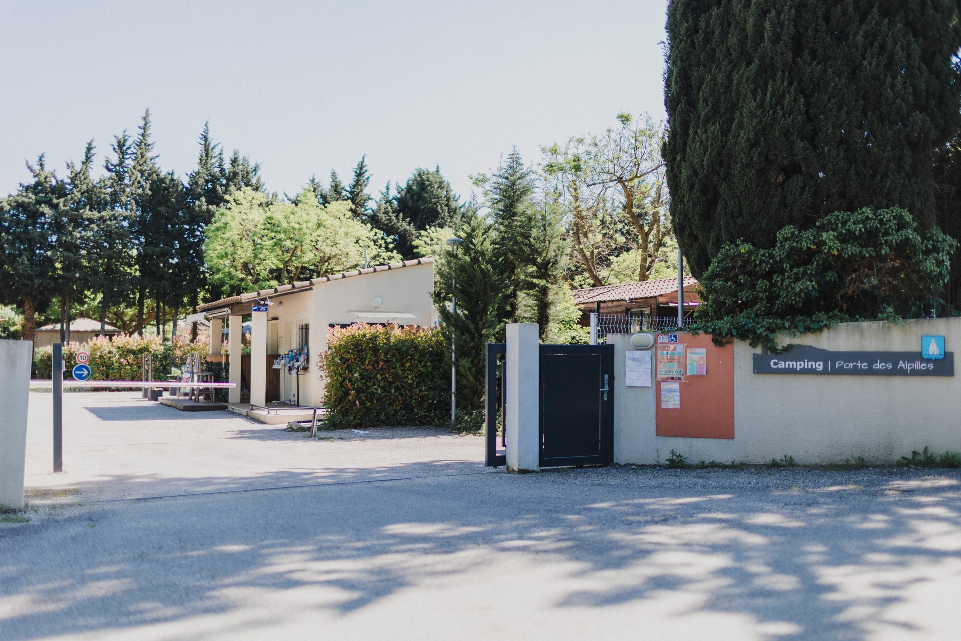 Camping Porte des Alpilles, Saint-Étienne-du-Grès - photo 7