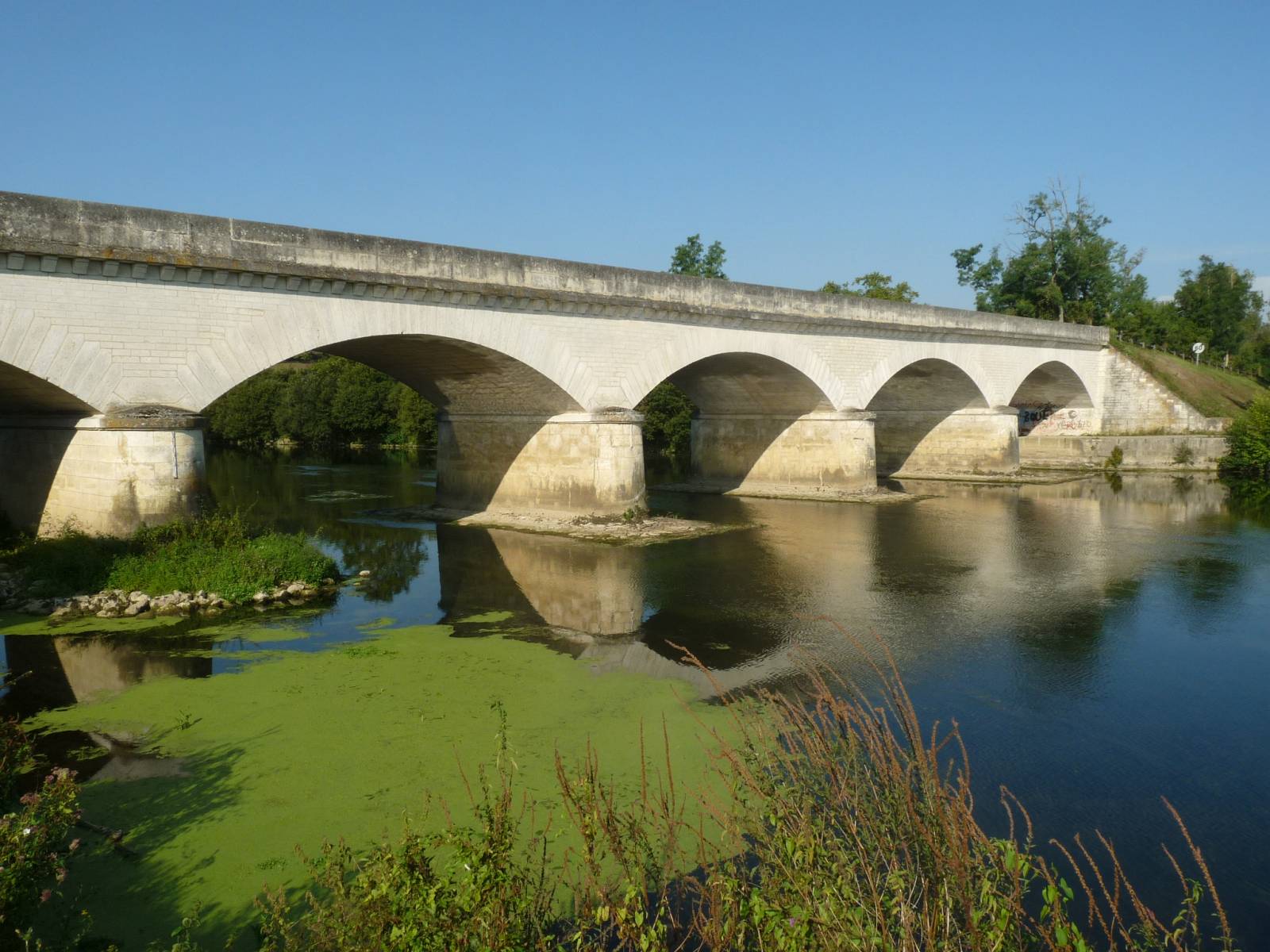Aire de pique-nique du pont de la Meure
