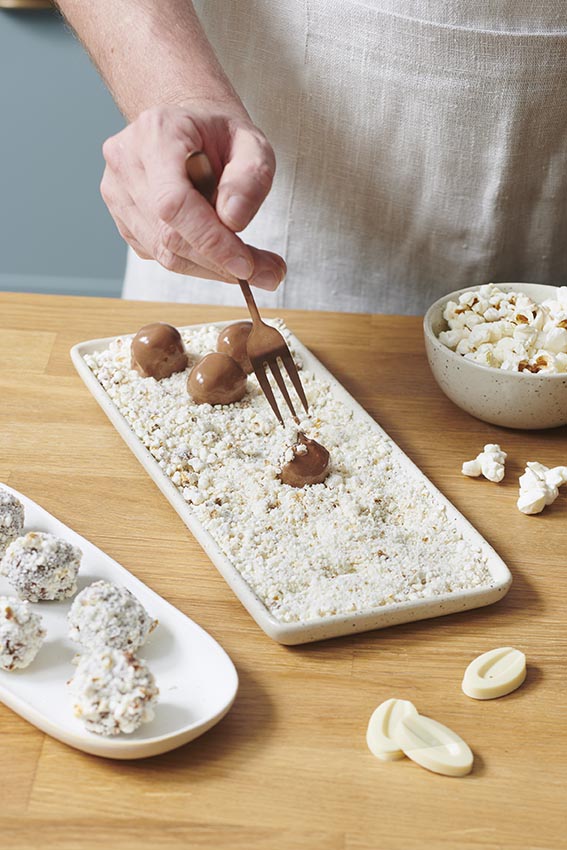 Atelier de Chocolaterie :  Truffes Pop Corn - Noël à la Cité du chocolat Valrhona_Tain-l'Hermitage