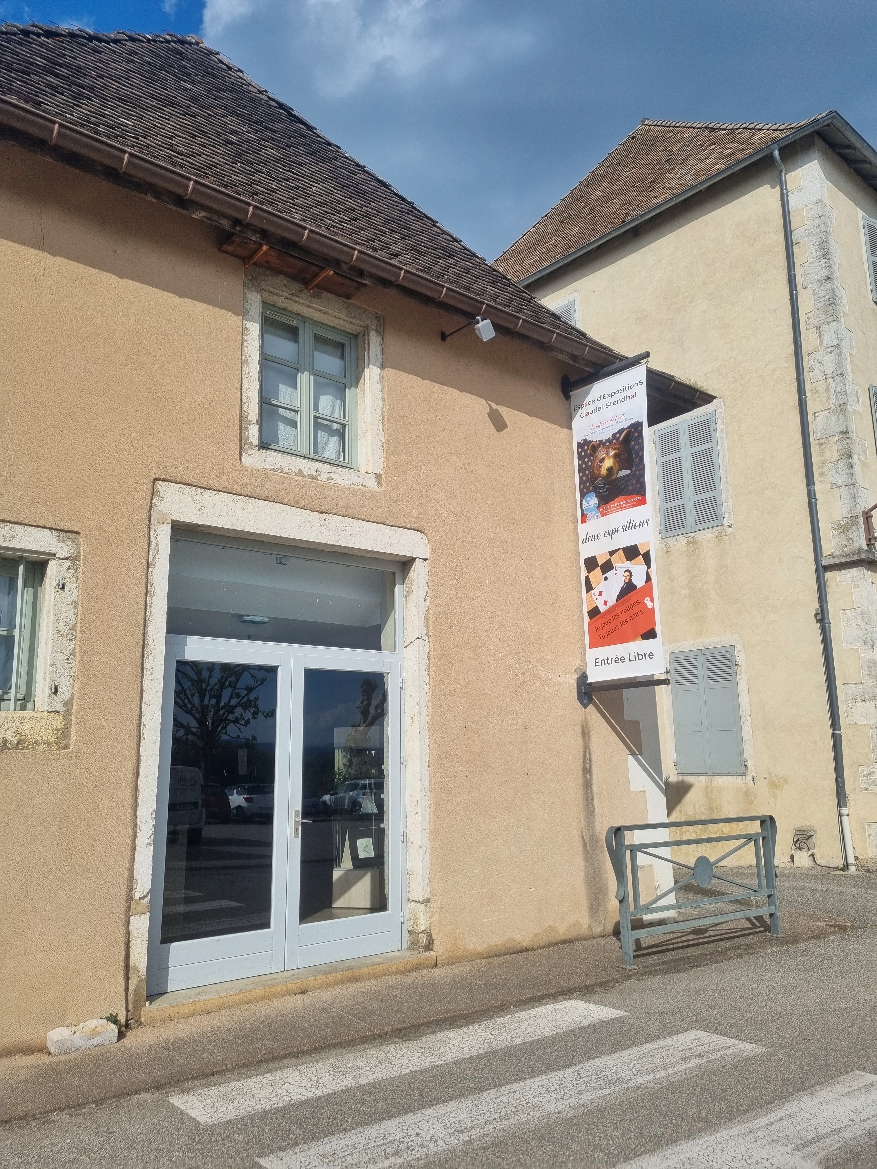 Entrée de l'espace d'expositions Claudel-Stendhal