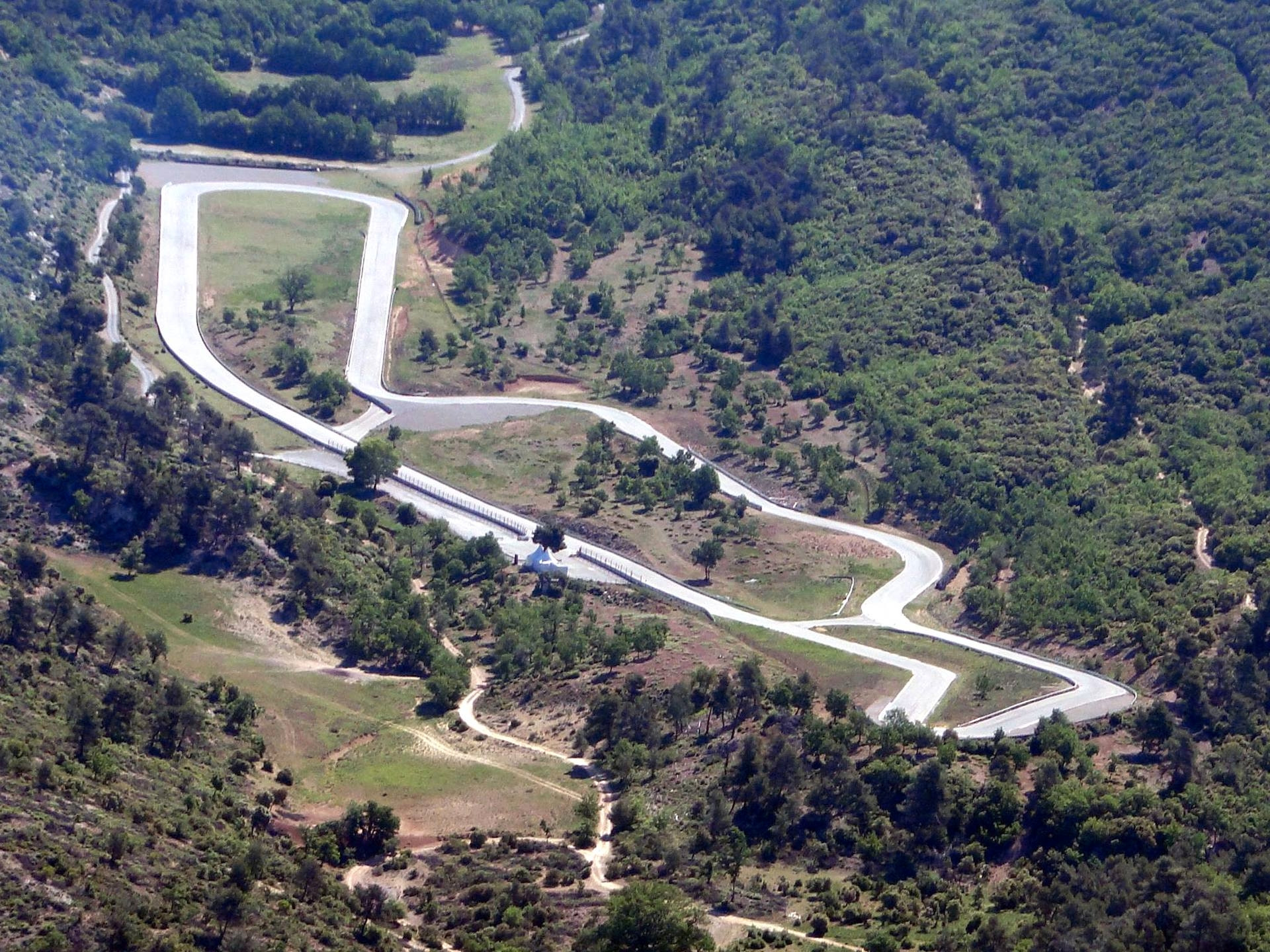 Circuit automobile du Grand Sambuc, Vauvenargues - photo 2