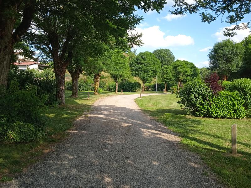 Camping municipal* La Rivoirette - Morestel - Viarhôna - Balcons du Dauphiné