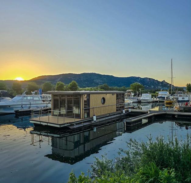 HouseBoat Valence