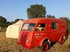 Glamping La Fraventure Camion de pompier vintage avec tente Ⓒ Site internet La Fraventure 2022