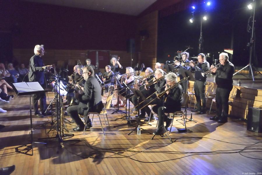 Flâneries de Pérouges : concert et théâtre d'improvisation