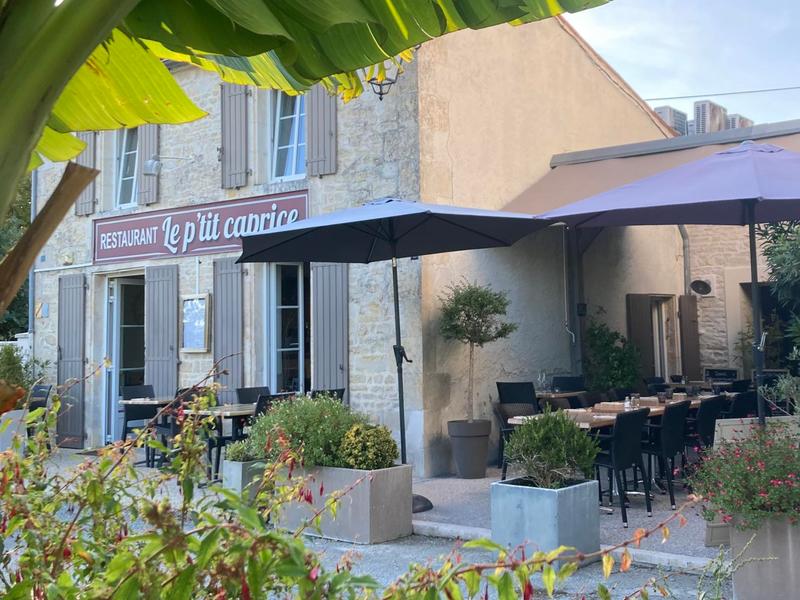Le restaurant et sa terrasse