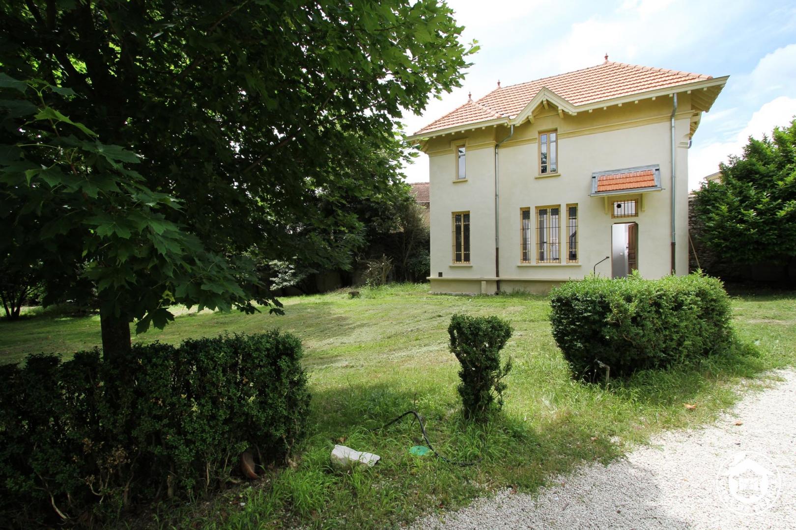 Le Gite vu depuis le jardin qui est loué en même temps que le pavillon