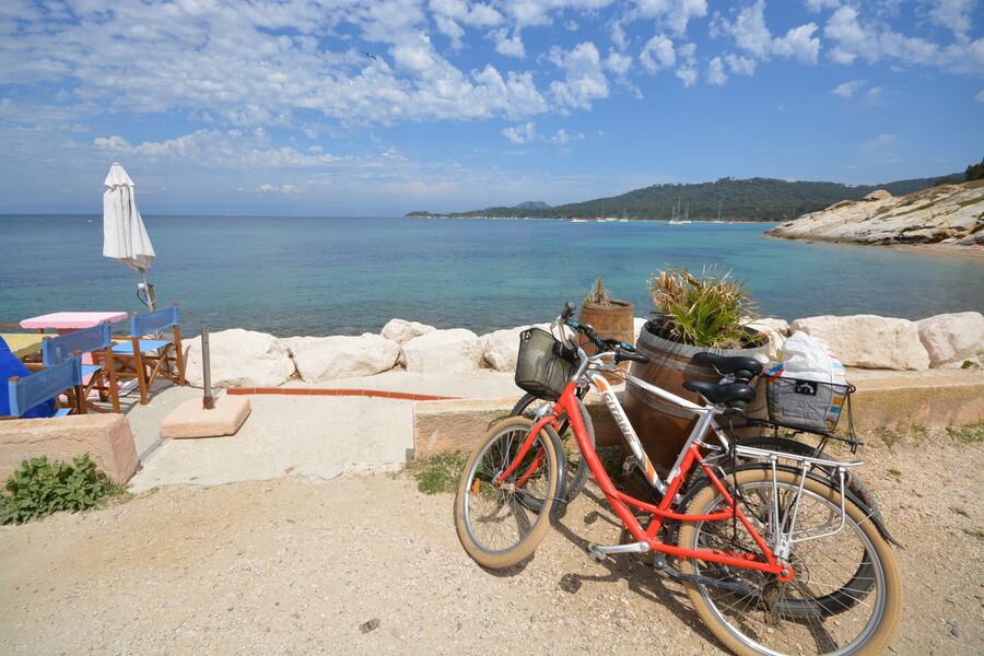 Destination Porquerolles Package bateau vélo resto