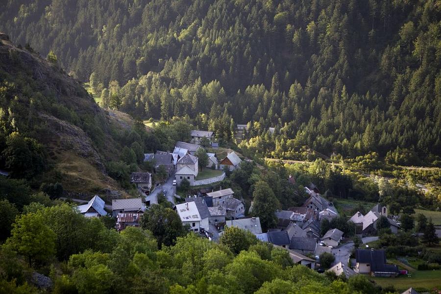 - © Pascal Saulay - Parc National des Ecrins Journées Européennes du Patrimoine : Randonnée au fil de l'eau dans le Valgaudemar_Villar-Loubière - © Pascal Saulay - Parc National des Ecrins