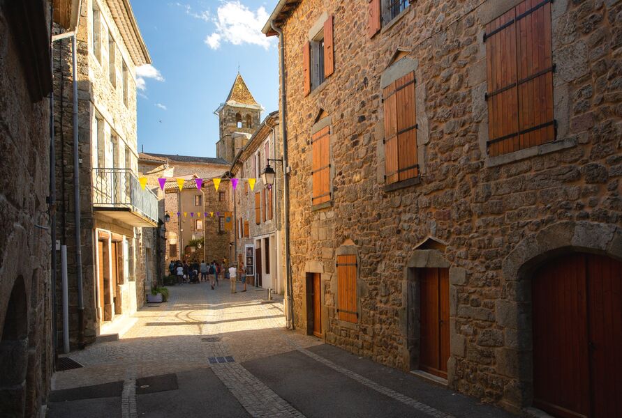 Chasse aux trésors dans le village de caractère de Meyras