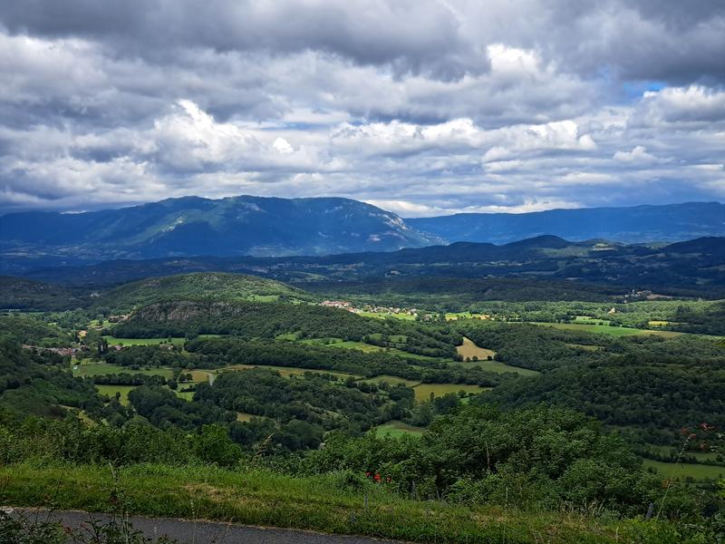 Vue sur le Grand Colombier dans le col des Fosses