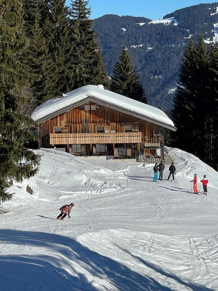 La Ferme de Chry avec la piste