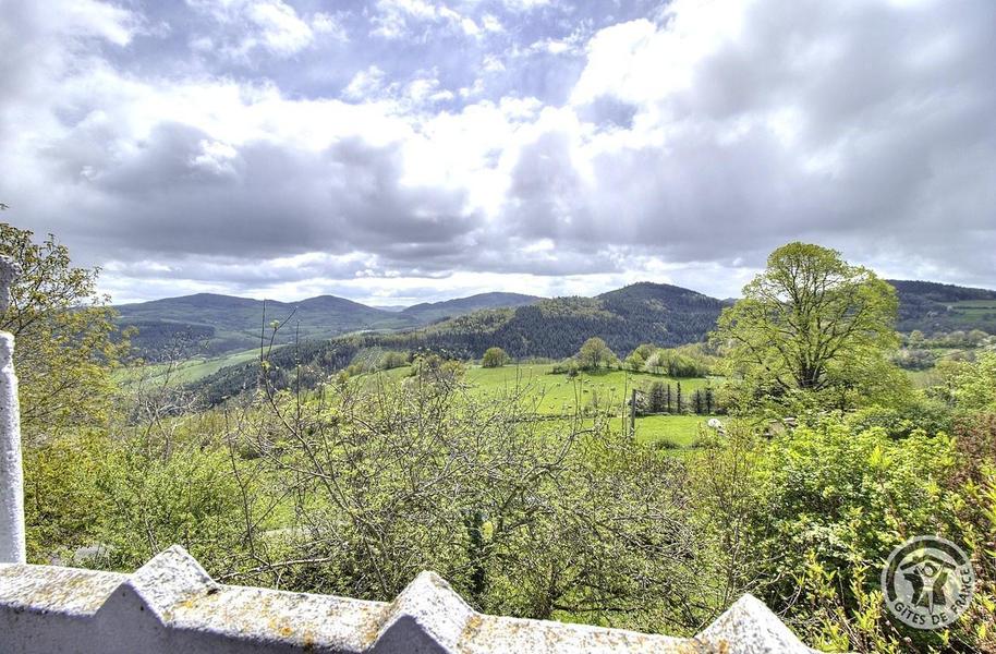 Gîte de la Collonge à Affoux, en Haut Beaujolais, dans le Rhône : la vue sur les Monts du Beaujolais.