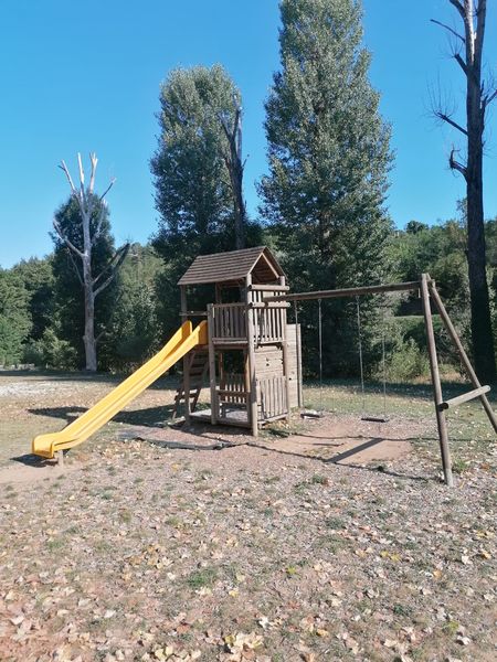 AIRE DE JEUX CAMPING DE PIERRAGEAI