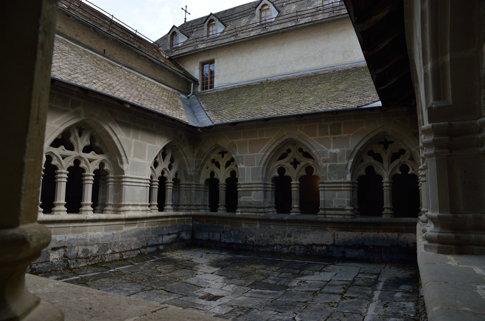 Visite libre du petit cloître gothique flamboyant de l