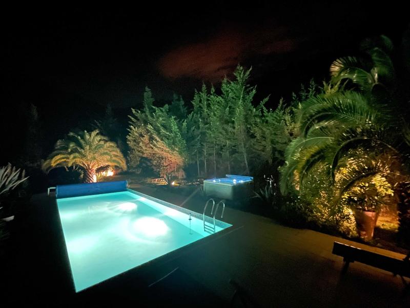 Villa Palmeraie Nice® Villa palmeraie Aspremont 06-Vue piscine de nuit-Aspremont-Gîtes de France des Alpes-Maritimes