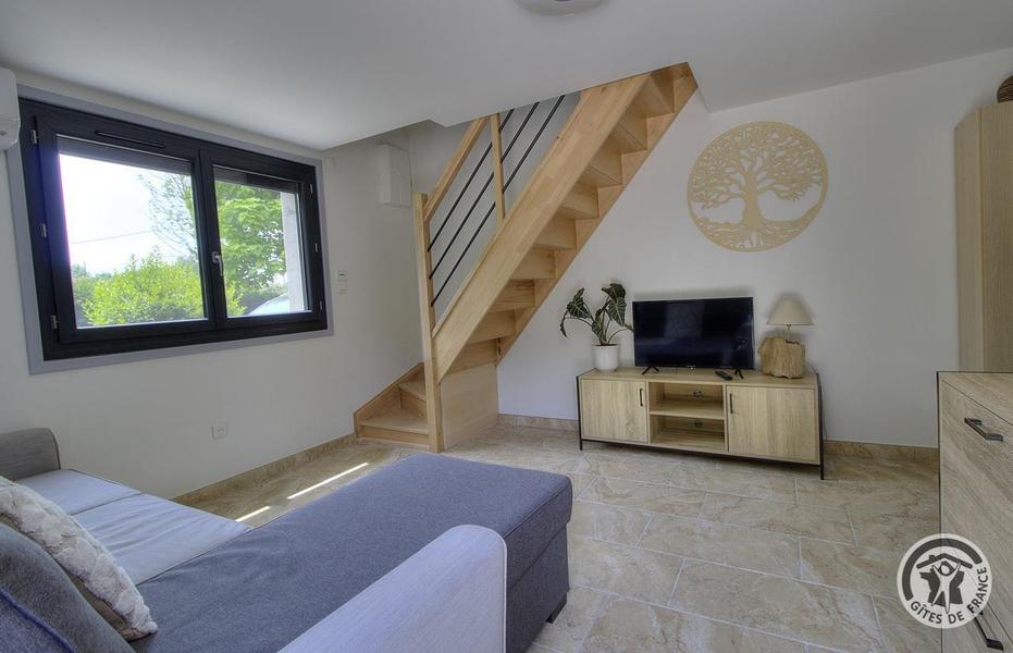 Gîte du Moulin à Thizy les Bourgs en Haut Beaujolais et à 10 km du Lac des Sapins - Rhône : le salon au rez-de-chaussée.