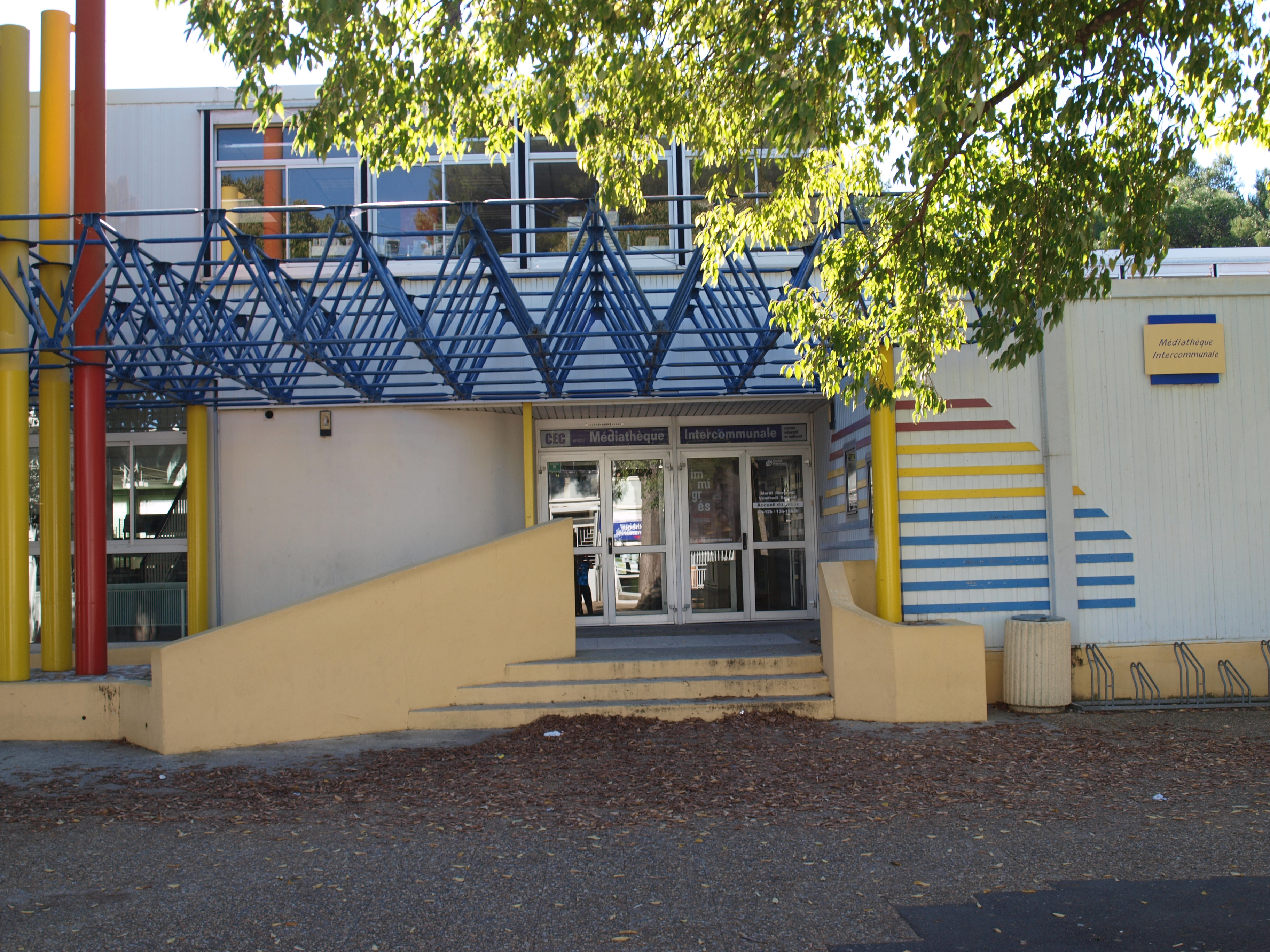 Médiathèque André Roussin (CEC)