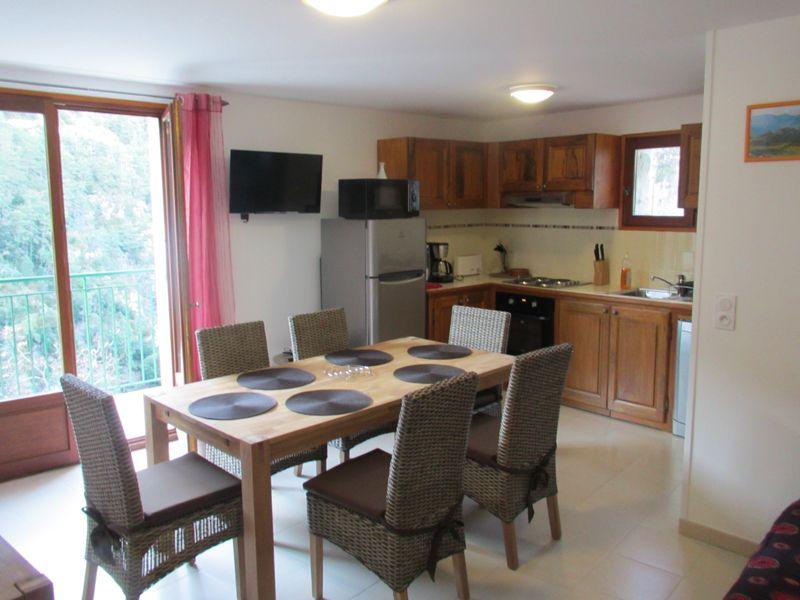 Gîte La Grange Neuve-Cuisine/Coin repas-Bairols-Gîtes de France des Alpes-Maritimes