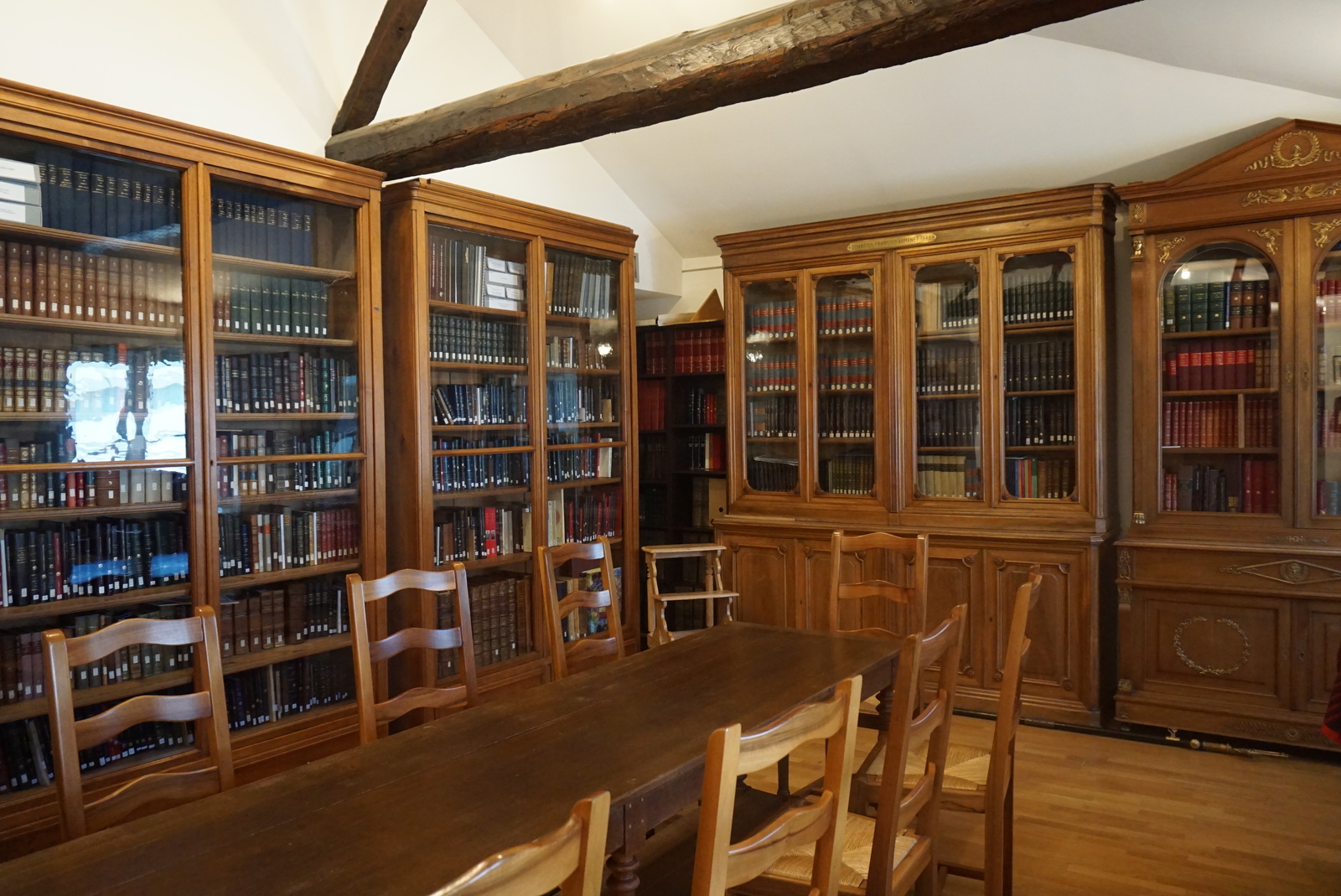 bibliotheque_des_amis_du_musee_-_musee_bj.jpg