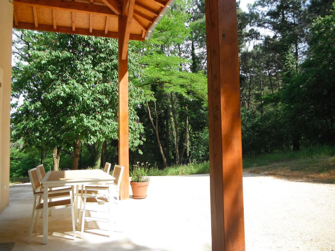 Terrasse privative abritée, à l'orée de la forêt