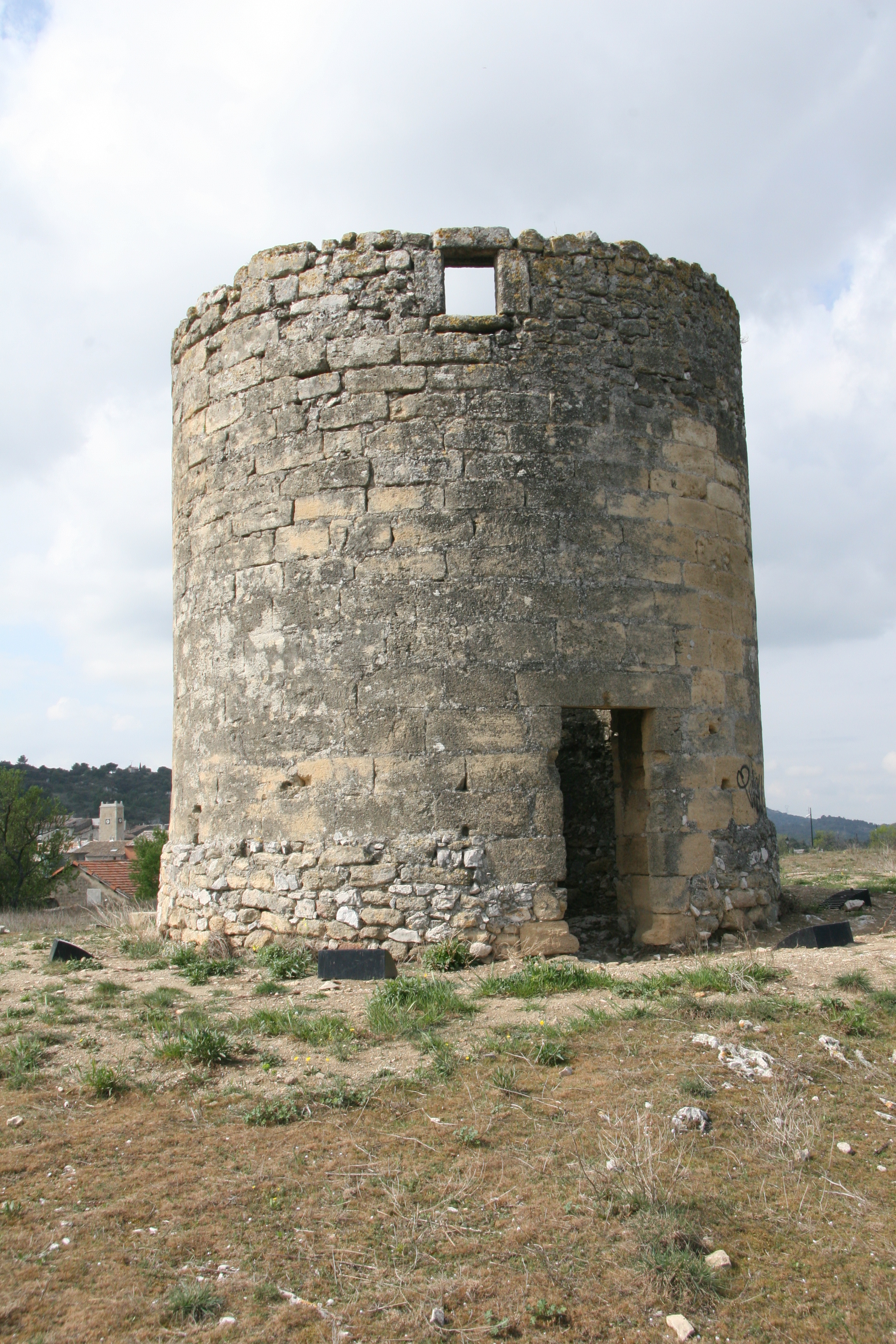 Ancien moulin à vent  France Provence-Alpes-Côte d'Azur Bouches-du-Rhône Alleins 13980