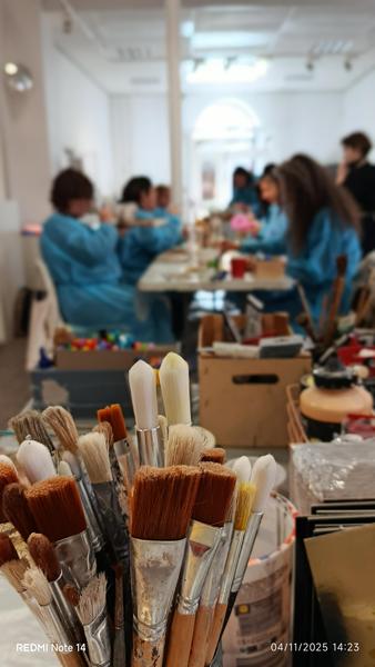 Stage collectif de peinture sur modelage en papier mâché_Les Avenières Veyrins-Thuellin