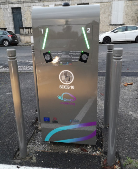 Borne de recharge pour voiture électrique MObiVE