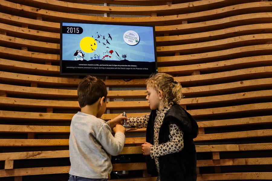 Parcours Néovinum en Ardèche : immersion dans le vignoble, découverte des vins et du savoir-faire local.