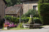 Vue sur le petit patrimoine de Vernas - Balcons du Dauphiné